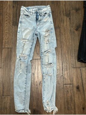 American Eagle Outfitters Light Blue Ripped Skinny Jeans Size 00